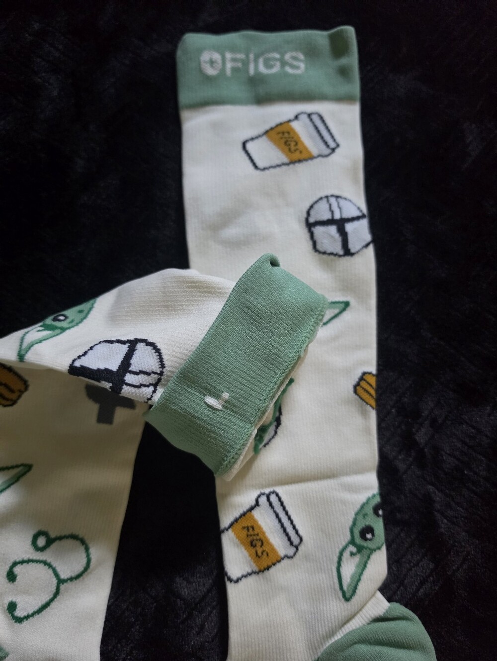 New Figs Compression Socks Star Wars  Yoda  Socks Sz L - Picture 2 of 3